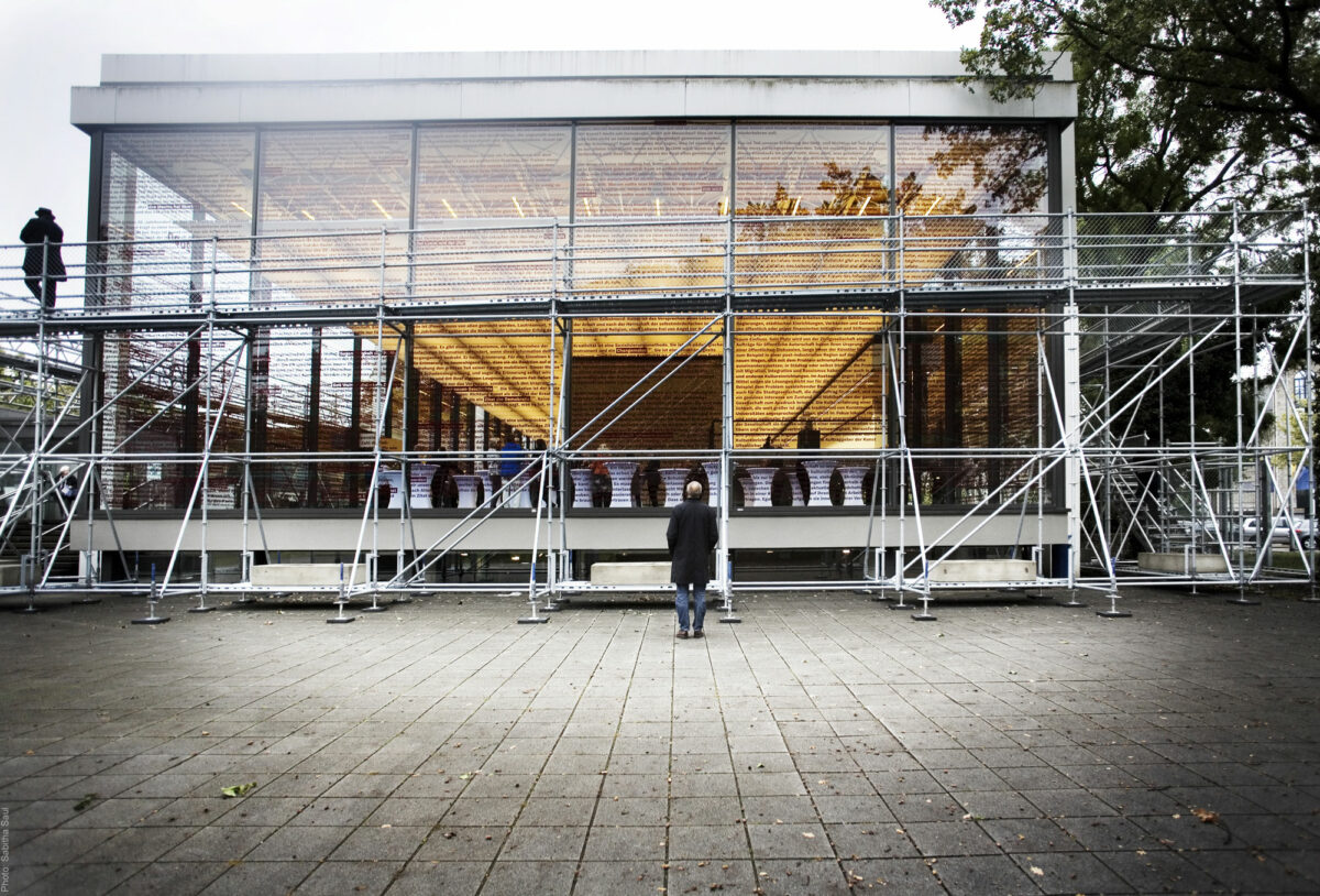 TheWalk_6_Jochen-Gerz_Sabitha-Saul