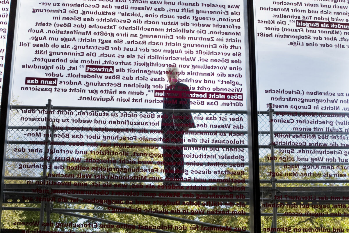 TheWalk_7_Jochen-Gerz_Sabitha-Saul